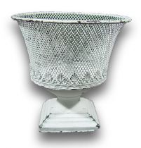 Pokal Gitter Ø15cm H16,5cm Weiß