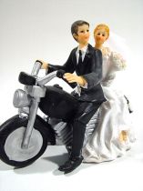 Brautpaar auf Motorrad