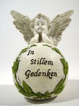 Keramikkugel mit Engel, Gedenktext und Blütenranken 15,5cm