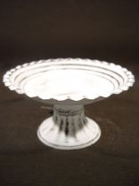 Teller m. Sockelfuß Ø 17cm H9,5cm weiß