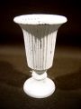 Vase a. Sockel Ø 11,5cm H19cm weiß