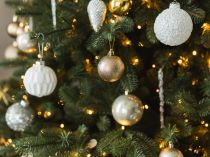 Weihnachtsdeko mit Kugeln