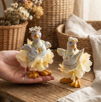 Artikel Deko Ente Figur im Blumenkleid Frühling Detailreiche Sommerdeko Accessoire 11cm 2St