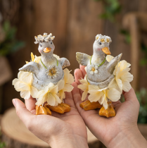 Artikel Deko Ente Figur im Blumenkleid Frühling Detailreiche Sommerdeko Accessoire 11cm 2St