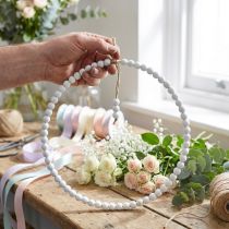 Artikel Weißer Perlendekokranz Ø28cm 4er-Set - Vielseitig verwendbarer Hängeschmuck für Frühling, Hochzeit & Vintage Dekorationen