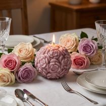 Artikel Kugelkerze mit Rosenmotiv als romantische Tischdeko
