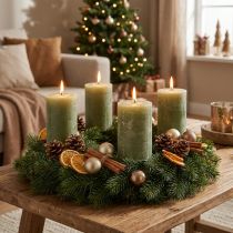 Artikel Durchgefärbte Kerzen Olivgrün Stumpenkerzen 85×120mm 2St für Adventskranz & Tischdeko