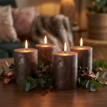 Artikel Durchgefärbte Braune Stumpenkerzen Kupfer Metallic 70×80mm 4er Set – Dekokerzen für Stil und Wärme