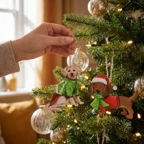 Artikel Hund Weihnachtsanhänger Dekohänger Hund mit Schal und Mütze 12cm 2St