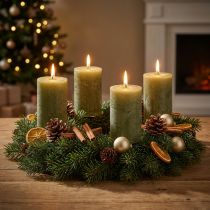 Artikel Durchgefärbte Olivgrüne Stumpenkerzen 60×80mm 4er Pack für Deko & Advent