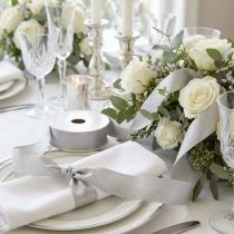 Artikel Luxuriöses silbernes Seidenband mit elegantem Federdesign – Ideal für Hochzeiten und festliche Anlässe Breit 25mm Länge 15m