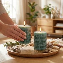 Artikel Rustic Stumpenkerzen Grün 80/65 - Dekokerzen 2er Set mit sicherem und langem Brennen