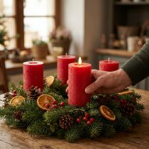 Artikel LED-Stumpenkerze in Rot mit Timer und warmweißem Licht aus Echtwachs 15cm