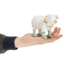 Artikel Deko-Schwein mit Gummistiefeln – Lustige Bauernhof-Figur mit Blumenkranz 15,5cm