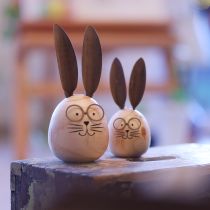 Artikel Deko Hase aus Holz und Metall mit humorvollem Design als freundlicher Blickfang 19cm 2St