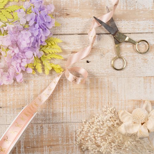 Geschenkband mit goldenen Schleifen 15mm 18m | Floristik24.de
