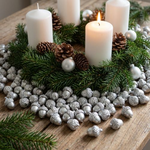 Deko-Eicheln Silbern, Adventsdeko, natürliche Herbstfrüchte, Landhaus Ø1,5 – 2,5cm L1,5 – 3cm 300g | Floristik24.de
