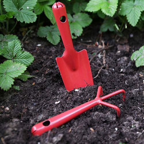 Kompakte Handharke aus Stahl zum Lockern der Gartenerde Rot 16cm | Floristik24.de
