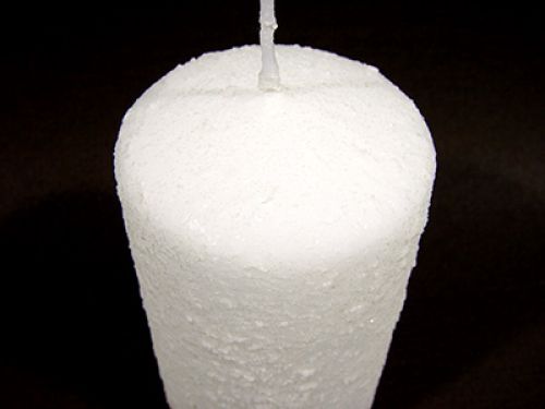 Floristik24 gefrostete Stumpenkerze weiss mit rauer Oberfläche