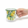 Pflanztasse aus Emaille, Deko-Tasse mit Zitronenzweig, Übertopf mediterran Ø9,5cm H10cm | Floristik24.de