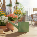 Metal Deko Gießkanne Retro Pastellgrün mit weißen Akzenten Garten Balkon Innenbereich 52,5x15x30cm | Floristik24.de