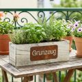 Pflanzkasten “Grünzeug”, Übertopf, Gartendeko aus Holz Weiß gewaschen, Edelrost L35cm H12cm | Floristik24.de