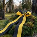 Moiré Kranzband 150mm Gelb-Schwarz - Trauerband, Schärpe, Deko, Vereinsband - 25m Rolle | Floristik24.de